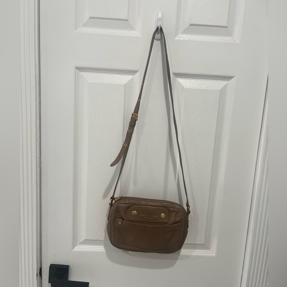 Marc by Marc Jacob's Preppy Taupe leather traveler swing crossbody bag WOMEN'S - Picture 7 of 16